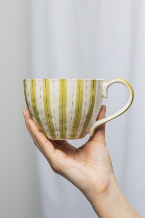 Tasse en grès VERT AQUARELLE élégante et moderne