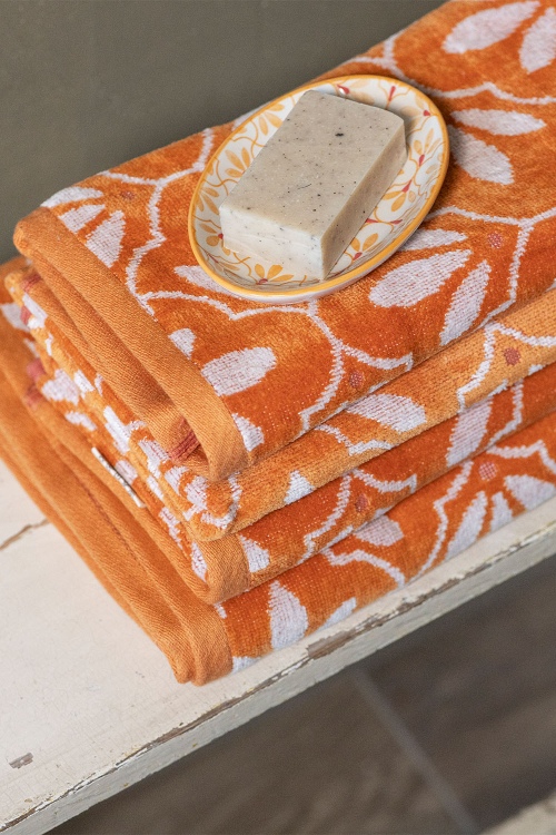 Retro Towel - Soft, Durable, Eco-Friendly Luxury